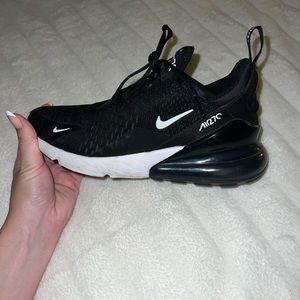Black Nike 270’s barely worn